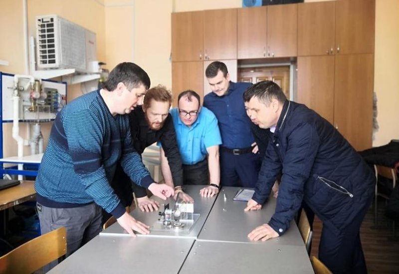Экскурсия сотрудников Управления ФНС России по Республике Алтай в лаборатории ФМИТИ